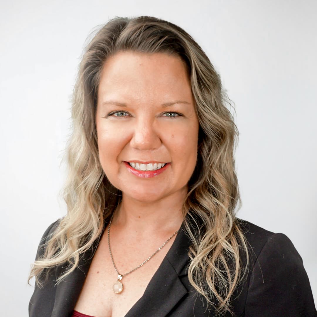 Headshot of Kristen Adams